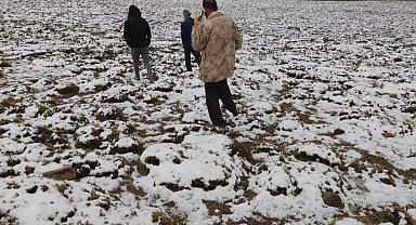 Adilcevaz'ın yüksek kesimleri beyaza büründü