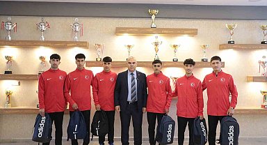Ağrı Spor Lisesi atletizm takımı, Dünya Şampiyonası'na uğurlandı
