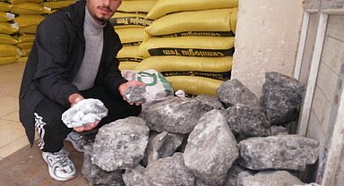 Ağrı'da besiciler hayvanlarının gelişimi için kaya tuzu depoluyor