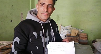 Ağrı'da ilkokul 3. sınıftan sonra okulu bırakmasına rağmen İngilizceyi ana dili gibi konuşuyor