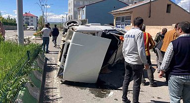 Ağrı'da kontrolden çıkan araç takla attı, o anlar kamerada