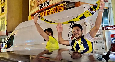 Ağrı'da şampiyonluk kutlamasına Fenerbahçeliler bayraklarıyla katıldı
