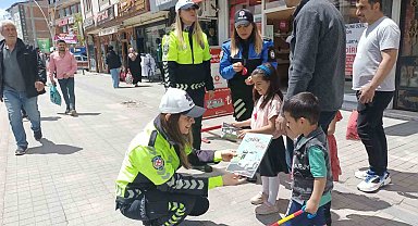 Ağrı'da Trafik Haftası'nda vatandaşlara bilgilendirme