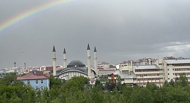 Ağrı'da yağmur sonrası gökkuşağı şöleni