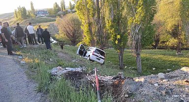 Ağrı'da yola çıkan inek kazaya neden oldu: 6 yaralı