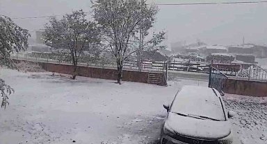 Aşkale'de kar yağışı etkili oluyor