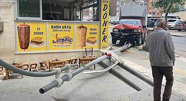 Aydınlatma direği faciayı önledi