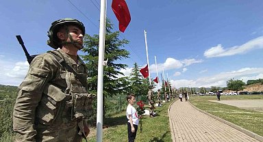 Bingöl'de 31 yıl önce şehit edilen 33 er anıldı