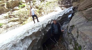 Bitlis'in kar tünelleri buzdan mağaraları andırıyor
