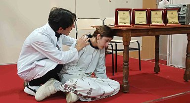 Bitlis'teki öğrenciler tiyatro yarışmasında Türkiye birincisi oldu