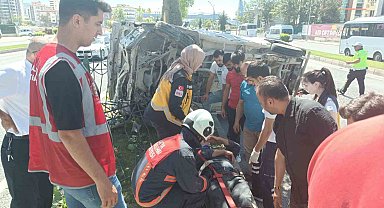 Çevreyolunda 3 aracın karıştığı kazada 2 kişi yaralandı