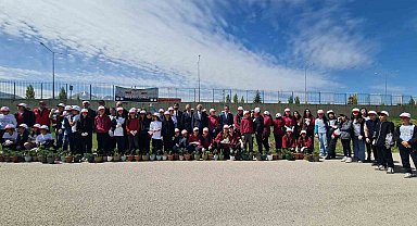 Cumhuriyet'in 100. yılında 1923 fidan toprakla buluşturuldu