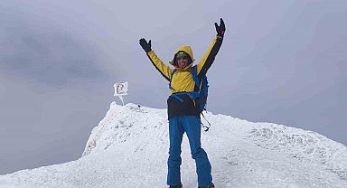 Dağcılar eksi 37 derecede Ağrı Dağı zirvesinde