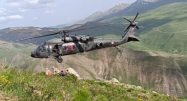 Dağda ayağı kırılan vatandaş helikopter ile kurtarıldı
