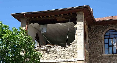 Depremin vurduğu tarihi okul kütüphaneye dönüştürülüyor