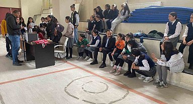 Digor'da bilek güreşi şampiyonları madalyalarını aldı