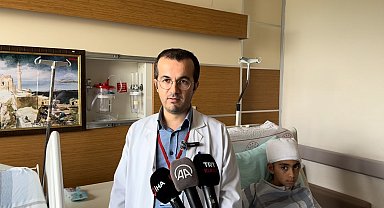 Doktorların dikkati beyin kanaması geçiren Zeyneb'i hayata bağladı