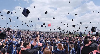 EBYÜ'de mezuniyet coşkusu