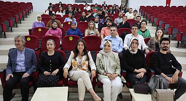 Elazığ'da 'Dijital çağda radyoda yayın ve yapım' paneli gerçekleştirildi