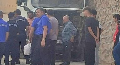 Elazığ'da kamyon duvara çarptı: 1 yaralı