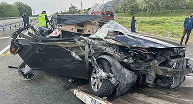 Kamyon ile Otomobil Çarpıştı: 4 Yaralı