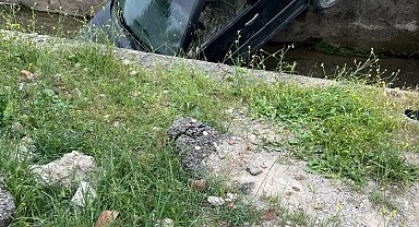 Elazığ'da kontrolden çıkan araç su kanalına düştü:1 yaralı