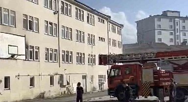 Elazığ'da metruk binada yangını