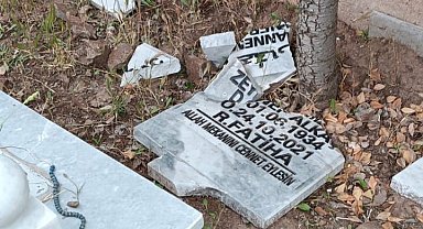 Elazığ'da mezar taşları kırıldı
