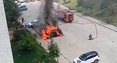 Elazığ'da otomobil alev alev yandı