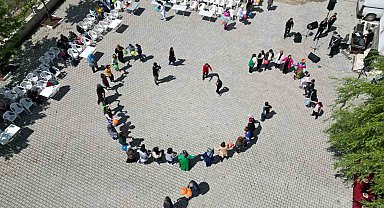 Elazığ'da "Engelsiz Uçurtma Şenliği" renkli görüntülere sahne oldu