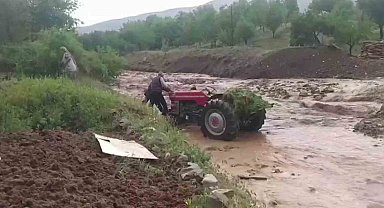 Elazığ'da sağanak ve dolu yağışı hayatı olumsuz etkiledi