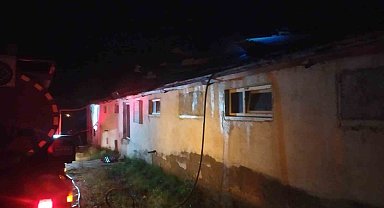 Elazığ'da tavuk çiftliğinde yangın: Yüzlerce tavuk telef oldu