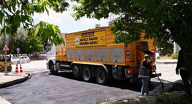 Elazığ'da yollar asfalt yama robotu ile onarılıyor