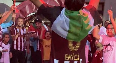 Elazığspor şampiyonluk kutlamalarında Filistin ve Doğu Türkistan'ı unutmadı