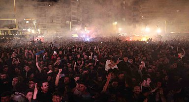 Elazığspor TFF 2. Lig'e yükseldi, sokaklar bayram havasına döndü