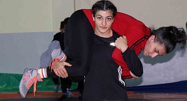 Elvira, Bakü'de gümüş madalya kazandı