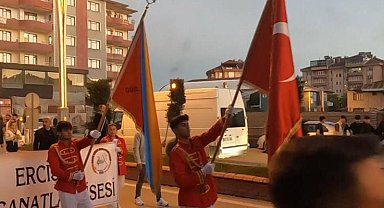 Erciş'te 19 Mayıs bayrak yürüyüşü yapıldı