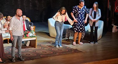 Erzincan'da "Dikkat Yalan Çıkabilir!" tiyatro oyunu sahnelendi