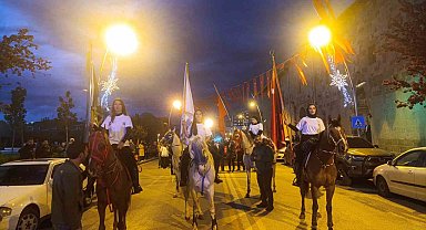 Erzurum'da fener alayı düzenlendi