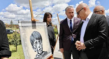 Gazze'deki savaşın basına yansıyan görüntüleri öğrenciler tarafından resmedildi