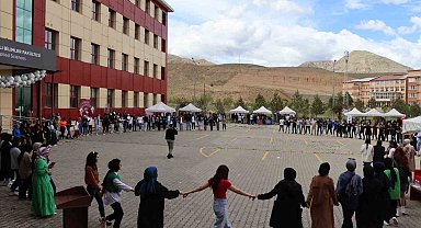 Gençlik festivalinde gönüllerince eğlendiler