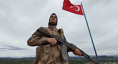 Gündüz evde anne, akşam vatan nöbetinde