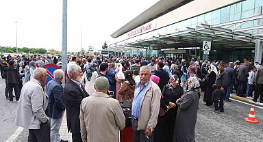 Hacı adaylarını binlerde kişi uğurladı