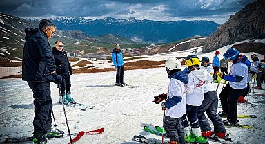 Hakkari'de mayıs ayında kayak yarışması düzenlendi