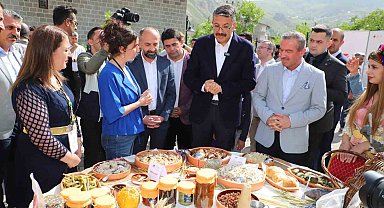 Hakkari'de yöresel lezzetler festivali düzenlendi