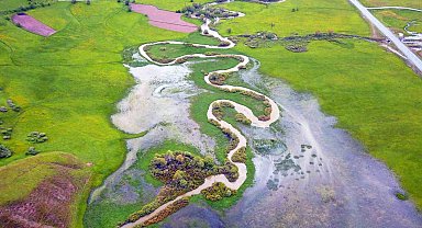 Havadan görüntülenen Güzeldere menderesleri mest ediyor