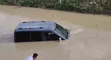 Iğdır'da direksiyon hakimiyetini kaybeden sürücü su kanalına uçtu