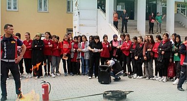 Iğdır'da lise öğrencilerine yangın tatbikatı eğitimi