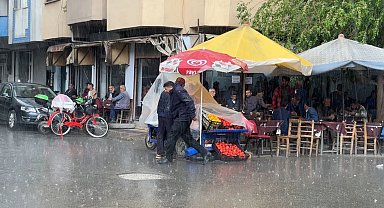 Iğdır'da yağan yağış sonrası vatandaşlar kaçacak yer aradı