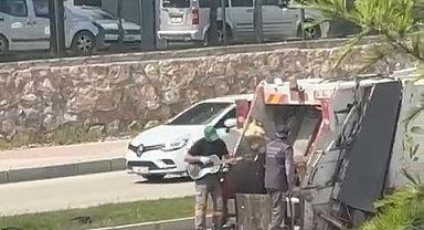 İşini aşkla yapan çöpçüden 'Rock yıldızını' aratmayacak görüntü